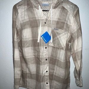 2 Columbia hooded long sleeve shirts